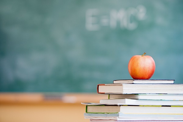 大学生助学筑梦铸人精品征文多篇
